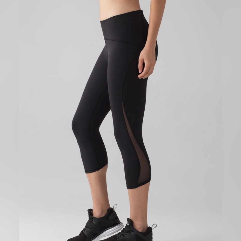 Lululemon Train Times Crop (17")- Size 6